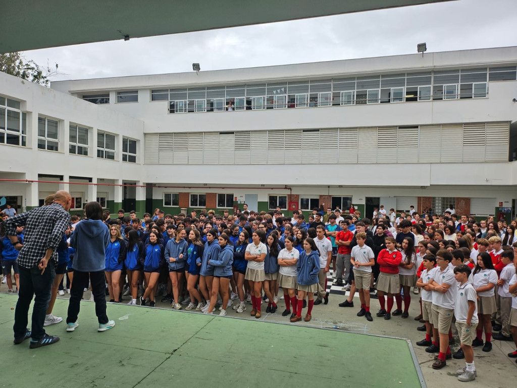 Solidaridad y reivindicación en Los Pinos tras la tragedia de Sandra Peña