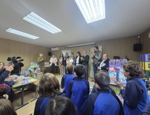 𝗣𝗿𝗲𝘀𝗲𝗻𝘁𝗮𝗱𝗮 𝗹𝗮 𝗫𝗟𝗜𝗫 𝗙𝗲𝗿𝗶𝗮 𝗱𝗲𝗹 𝗟𝗶𝗯𝗿𝗼 𝗱𝗲𝗹 𝗰𝗼𝗹𝗲𝗴𝗶𝗼 𝗟𝗼𝘀 𝗣𝗶𝗻𝗼𝘀